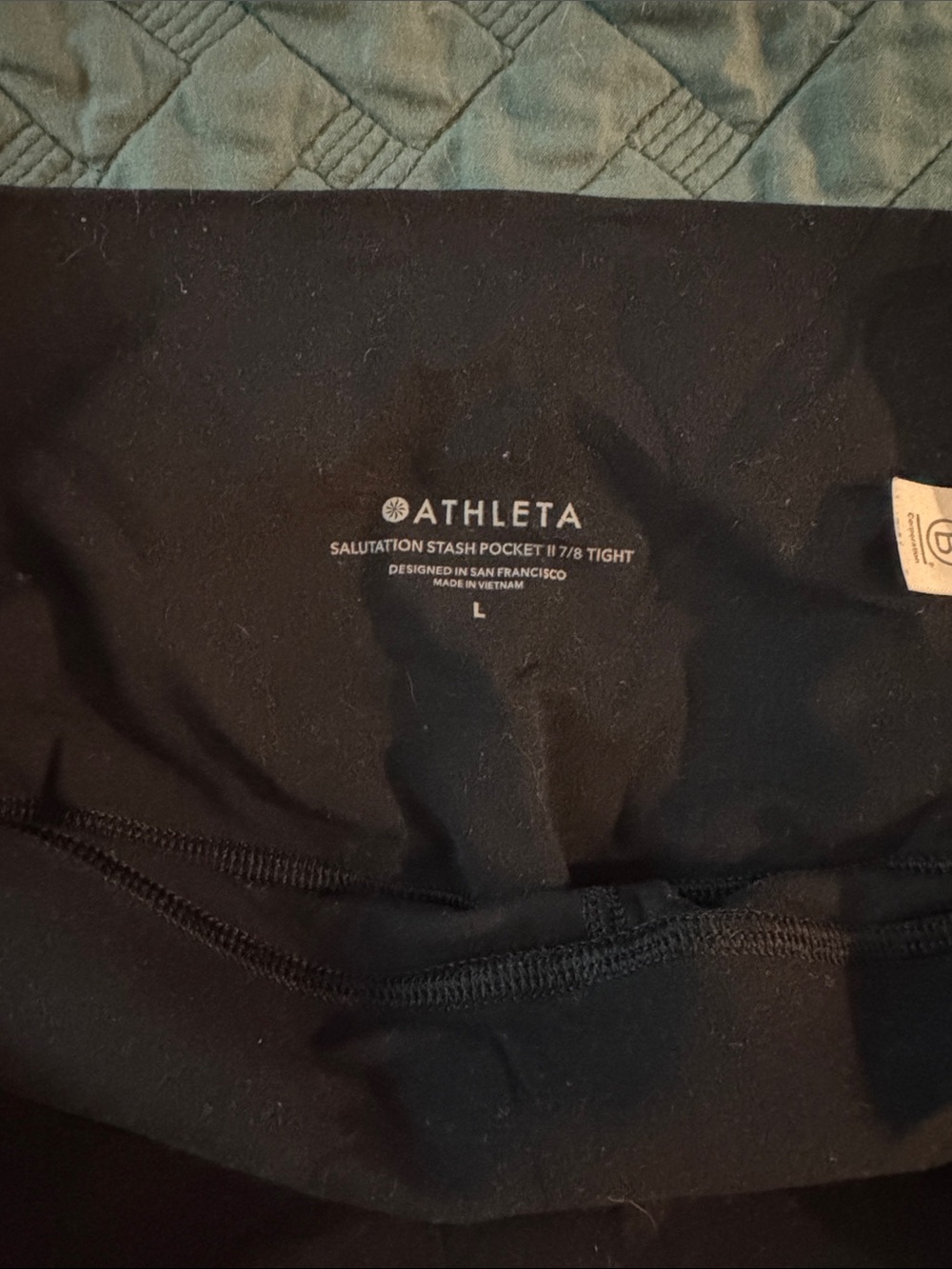 Athleta Black Salutation Stash Pocket 7/8 Tight Leggings